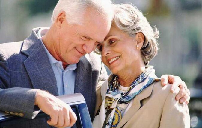 Gealterter Mann und Frau